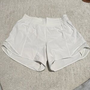 Lululemon hotty hot 4 inch short